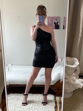 BEBE BLACK FAUX LEATHER SINGLE SHOULDER BODYCON DRESS SIDE BACK RUCHING STRETCH